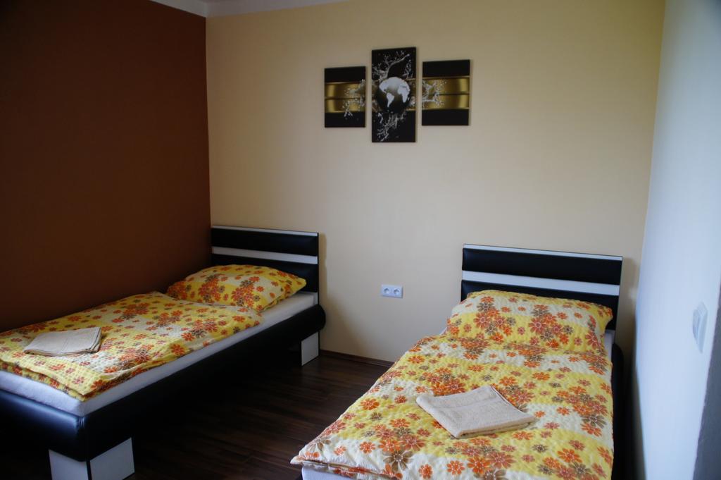 Penzion U Tomcalu Terezin  Bagian luar foto